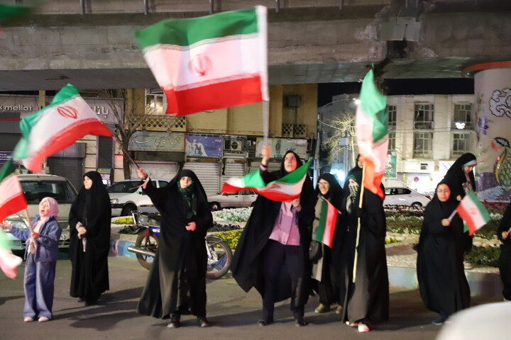 تصاویر / برپایی موکب مدرسه علمیه صادقیه تبریز در کنار حماسه آفرینی های مردم