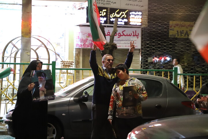 تصاویر / برپایی موکب مدرسه علمیه صادقیه تبریز در کنار حماسه آفرینی های مردم