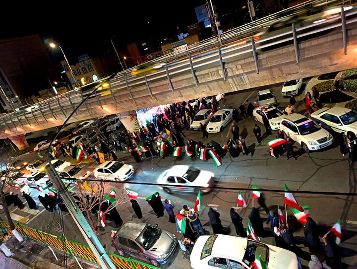 تصاویر / برپایی موکب مدرسه علمیه صادقیه تبریز در کنار حماسه آفرینی های مردم