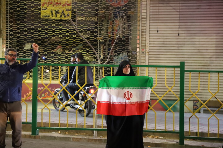 تصاویر / برپایی موکب مدرسه علمیه صادقیه تبریز در کنار حماسه آفرینی های مردم