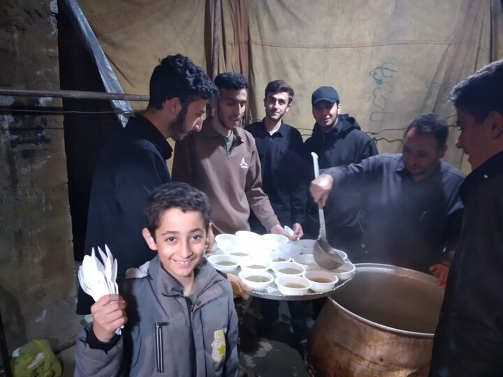تصاویر / برپایی موکب مدرسه علمیه امیرالمومنین(ع) تبریز در کنار حماسه آفرینی های مردم