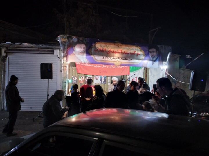 تصاویر / برپایی موکب مدرسه علمیه امیرالمومنین(ع) تبریز در کنار حماسه آفرینی های مردم