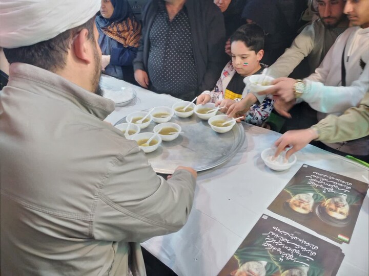 تصاویر / برپایی موکب مدرسه علمیه امیرالمومنین(ع) تبریز در کنار حماسه آفرینی های مردم