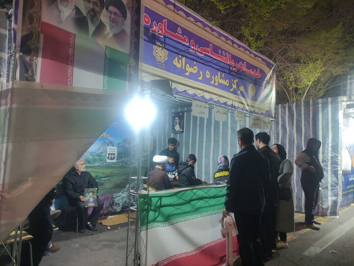تصاویر / برپایی موکب مشاوره رضوانه در میدان ساعت تبریز همزمان با جنگ رمضان