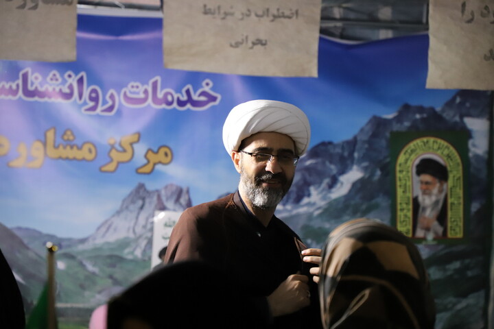 تصاویر / برپایی موکب مشاوره رضوانه در میدان ساعت تبریز همزمان با جنگ رمضان
