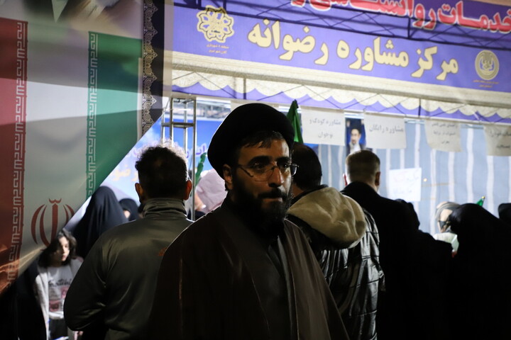 تصاویر / برپایی موکب مشاوره رضوانه در میدان ساعت تبریز همزمان با جنگ رمضان