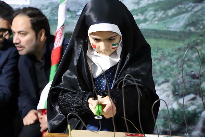 تصاویر / برپایی موکب مشاوره رضوانه در میدان ساعت تبریز همزمان با جنگ رمضان