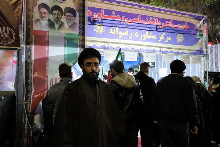 تصاویر / برپایی موکب مشاوره رضوانه در میدان ساعت تبریز همزمان با جنگ رمضان