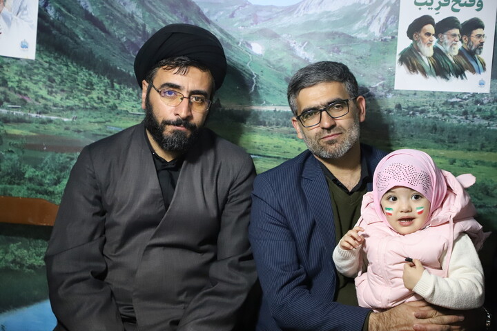 تصاویر / برپایی موکب مشاوره رضوانه در میدان ساعت تبریز همزمان با جنگ رمضان