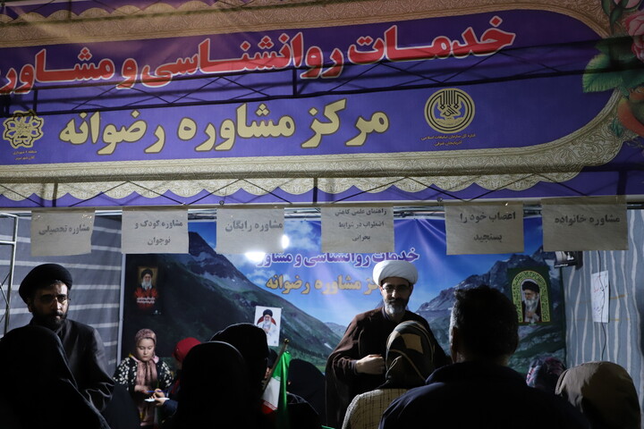تصاویر / برپایی موکب مشاوره رضوانه در میدان ساعت تبریز همزمان با جنگ رمضان