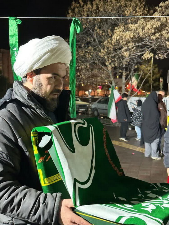 تصاویر / برپایی موکب گروه جهادی معین الضعفا تبریز در کنار حماسه آفرینی های مردم