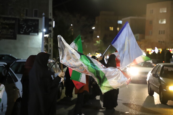 تصاویر / برپایی موکب گروه جهادی معین الضعفا تبریز در کنار حماسه آفرینی های مردم