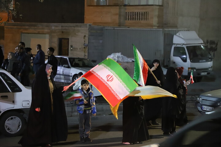 تصاویر / برپایی موکب گروه جهادی معین الضعفا تبریز در کنار حماسه آفرینی های مردم