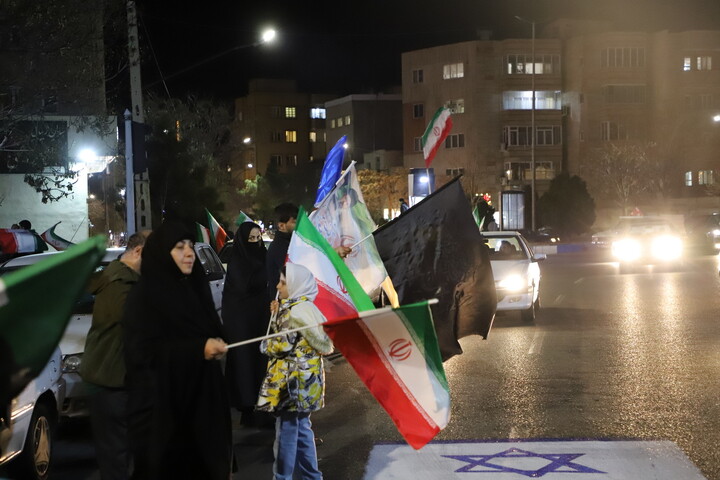 تصاویر / برپایی موکب گروه جهادی معین الضعفا تبریز در کنار حماسه آفرینی های مردم