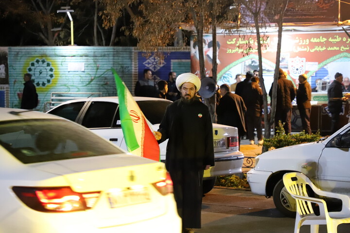 تصاویر / برپایی موکب گروه جهادی معین الضعفا تبریز در کنار حماسه آفرینی های مردم