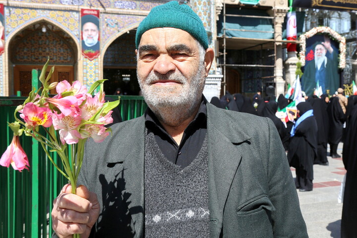 تصاویر/ ادای احترام و اهدای گل در یادمان امام شهید امّت در حرم مطهر حضرت فاطمه معصومه (سلام الله علیها)