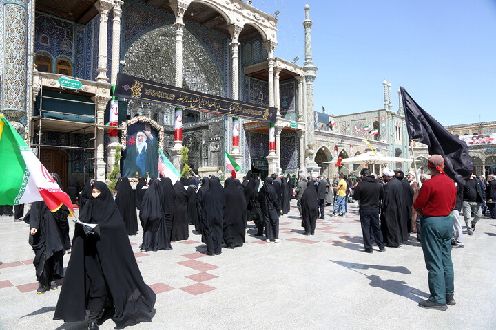 تصاویر/ ادای احترام و اهدای گل در یادمان امام شهید امّت در حرم مطهر حضرت فاطمه معصومه (سلام الله علیها)