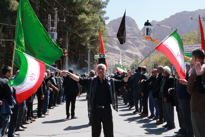 تصاویر/ عزاداری هیئات مذهبی شهرستان کرمان در مسیر منتهی به گلزار شهدای کرمان در اربعین قائد امت