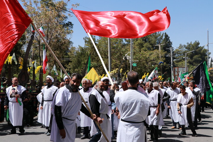 تصاویر/ عزاداری هیئات مذهبی شهرستان کرمان در مسیر منتهی به گلزار شهدای کرمان در اربعین قائد امت