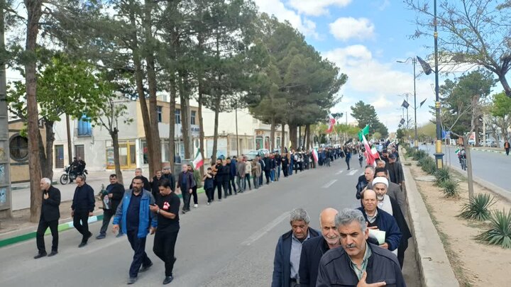 تصاویر/اجتماع عزاداری و حرکت دسته‌جمعی در چهلم شهادت قائد امت و شهدای والامقام در زرندیه