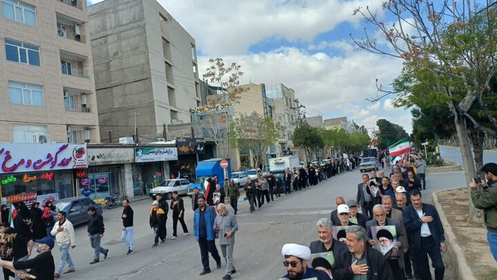 تصاویر/اجتماع عزاداری و حرکت دسته‌جمعی در چهلم شهادت قائد امت و شهدای والامقام در زرندیه