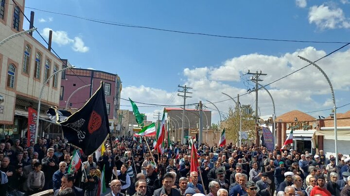 تصاویر/اجتماع عزاداری و حرکت دسته‌جمعی در چهلم شهادت قائد امت و شهدای والامقام در زرندیه