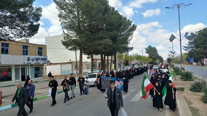 تصاویر/اجتماع عزاداری و حرکت دسته‌جمعی در چهلم شهادت قائد امت و شهدای والامقام در زرندیه