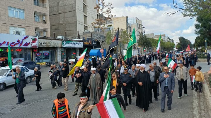 تصاویر/اجتماع عزاداری و حرکت دسته‌جمعی در چهلم شهادت قائد امت و شهدای والامقام در زرندیه