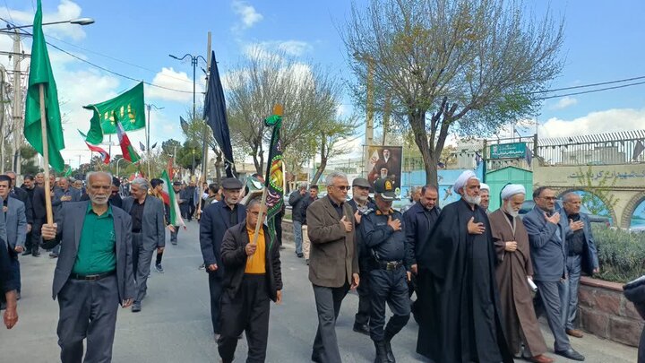 تصاویر/اجتماع عزاداری و حرکت دسته‌جمعی در چهلم شهادت قائد امت و شهدای والامقام در زرندیه