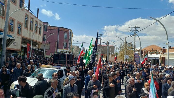تصاویر/اجتماع عزاداری و حرکت دسته‌جمعی در چهلم شهادت قائد امت و شهدای والامقام در زرندیه