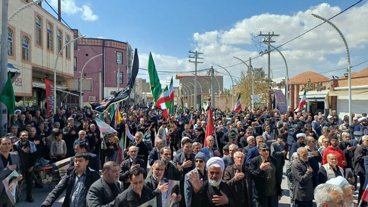 تصاویر/اجتماع عزاداری و حرکت دسته‌جمعی در چهلم شهادت قائد امت و شهدای والامقام در زرندیه