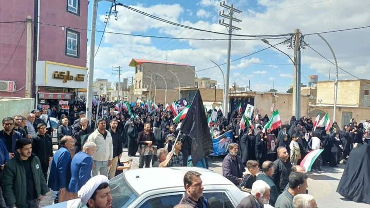 تصاویر/اجتماع عزاداری و حرکت دسته‌جمعی در چهلم شهادت قائد امت و شهدای والامقام در زرندیه