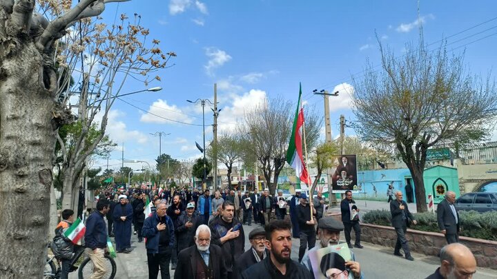 تصاویر/اجتماع عزاداری و حرکت دسته‌جمعی در چهلم شهادت قائد امت و شهدای والامقام در زرندیه