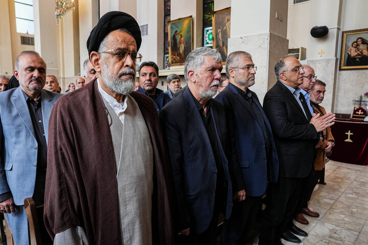 تصاویر/ مراسم چهلمین روز شهادت رهبر انقلاب در کلیسای سرکیس مقدس تهران