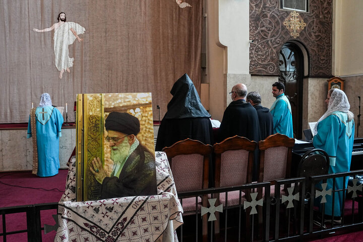 تصاویر/ مراسم چهلمین روز شهادت رهبر انقلاب در کلیسای سرکیس مقدس تهران