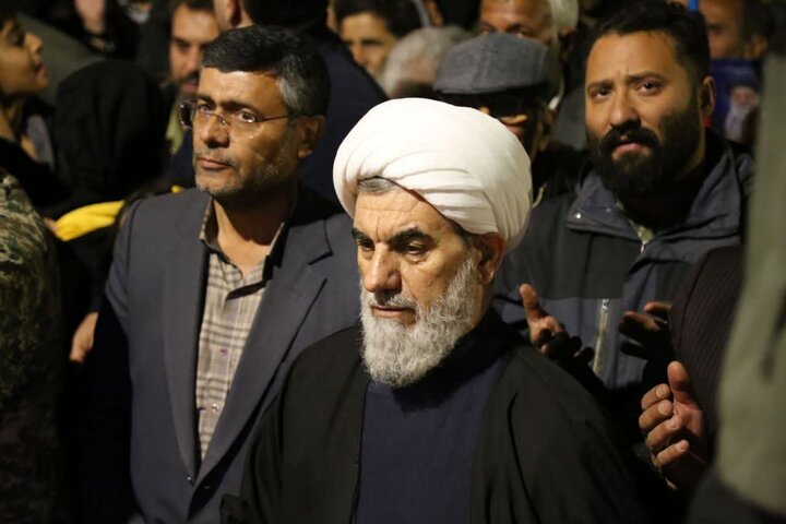 تصاویر / مراسم  تشییع پیکر شهیده حنانه علیزاده از شهدای جنگ رمضان در شهرستان بویین زهرا