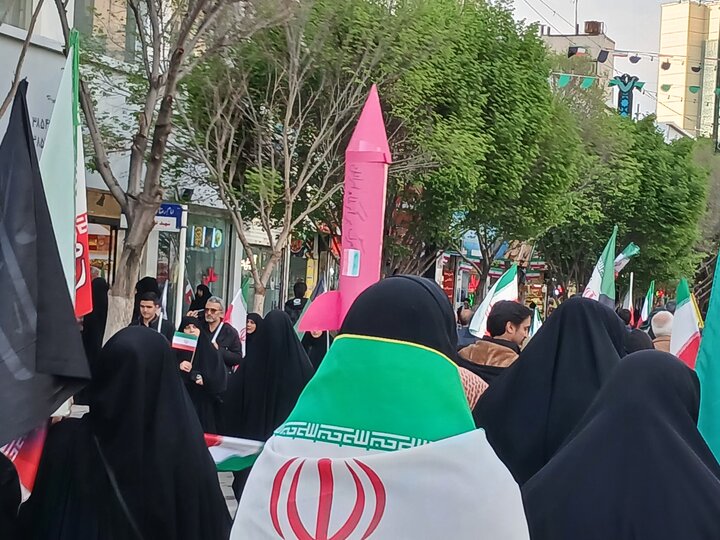 تصاویر/  اجتماع وعزاداری مردم مشهد در سوگ رهبر شهید