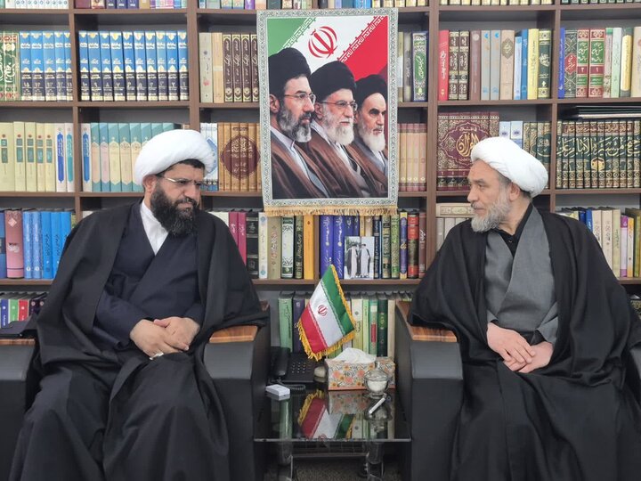 تصاویر/  دیدار رئیس سازمان بسیج اساتید، طلاب و روحانیون کشور با امام جمعه پاکدشت