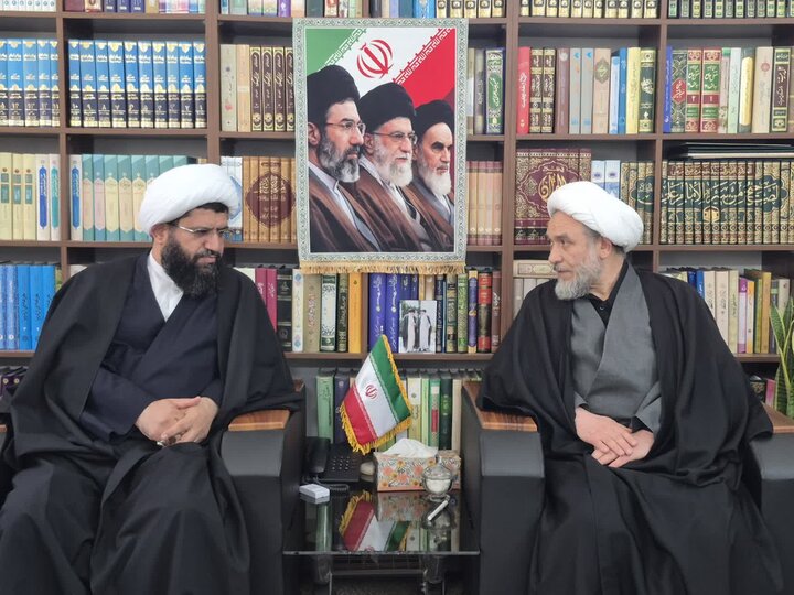تصاویر/  دیدار رئیس سازمان بسیج اساتید، طلاب و روحانیون کشور با امام جمعه پاکدشت