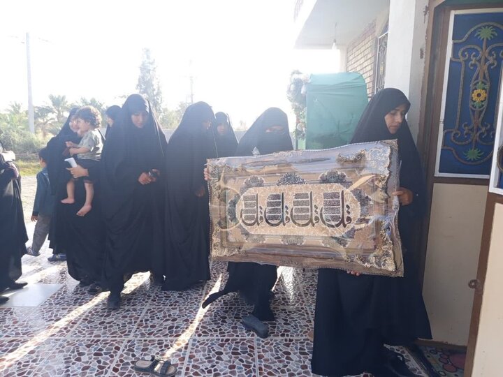 تصاویر/ دیدار مدیر، کادر و جمعی از طلاب مدرسه علمیه کوثر(س) قلعه گنج با خانواده پاسدار شهید مهران خردمند