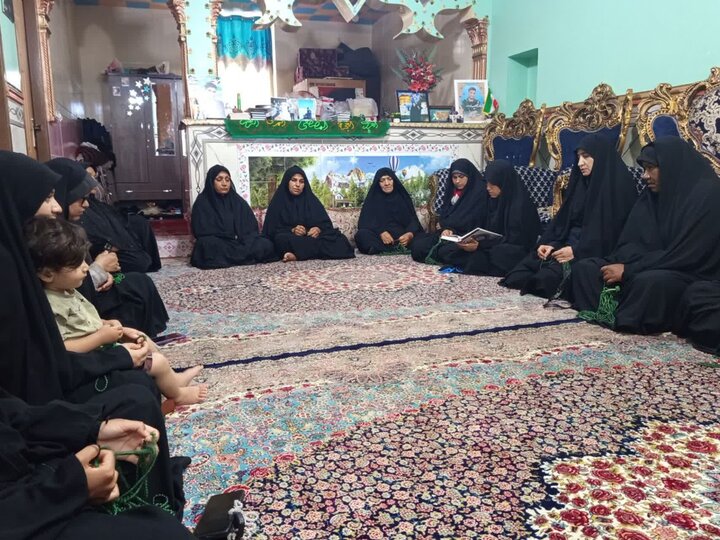 تصاویر/ دیدار مدیر، کادر و جمعی از طلاب مدرسه علمیه کوثر(س) قلعه گنج با خانواده پاسدار شهید مهران خردمند