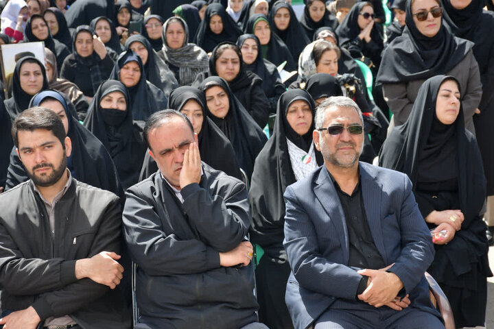 تصاویر/ مراسم گرامیداشت چهلمین روز شهادت دانش آموزان مدرسه شجره طیبه میناب در شهرستان سلماس