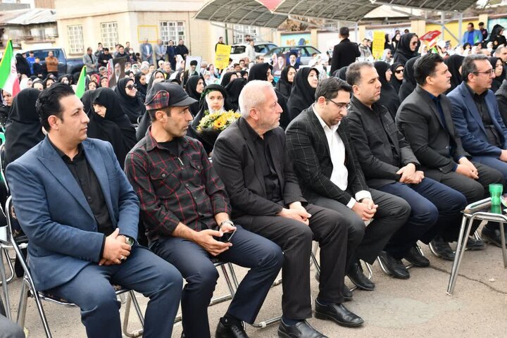 تصاویر/ مراسم گرامیداشت چهلمین روز شهادت دانش آموزان مدرسه شجره طیبه میناب در شهرستان سلماس