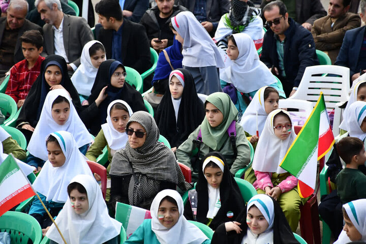تصاویر/ مراسم گرامیداشت چهلمین روز شهادت دانش آموزان مدرسه شجره طیبه میناب در شهرستان سلماس