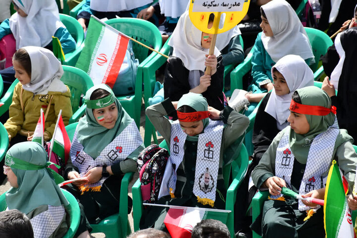 تصاویر/ مراسم گرامیداشت چهلمین روز شهادت دانش آموزان مدرسه شجره طیبه میناب در شهرستان سلماس