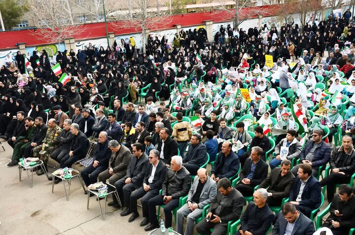 تصاویر/ مراسم گرامیداشت چهلمین روز شهادت دانش آموزان مدرسه شجره طیبه میناب در شهرستان سلماس