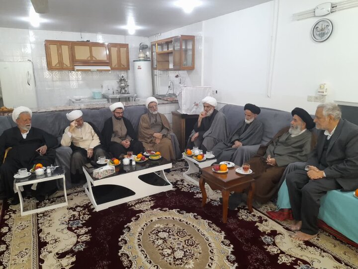 تصاویر/ دیدار کارکنان مدرسه علمیه آیت‌الله یثربی (ره) کاشان با خانواده‌های شهید شکاری‌پور و مرحوم حجت‌الاسلام باغستانی