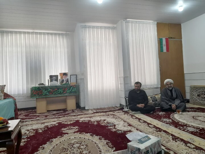 تصاویر/ دیدار کارکنان مدرسه علمیه آیت‌الله یثربی (ره) کاشان با خانواده‌های شهید شکاری‌پور و مرحوم حجت‌الاسلام باغستانی