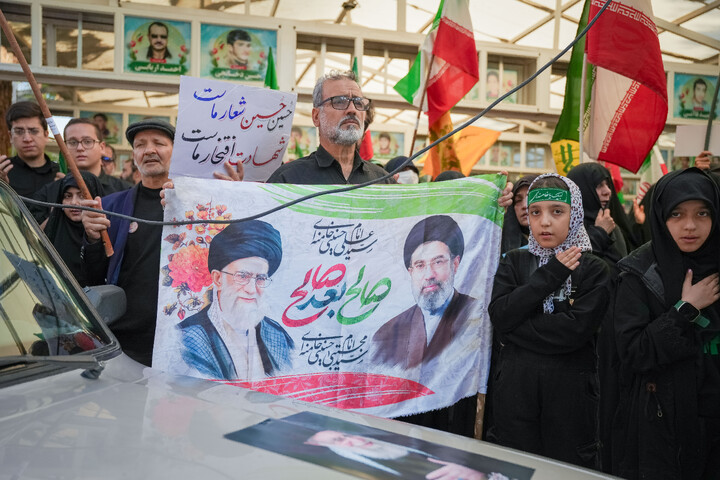 تصاویر/ دسته‌ عزای‌ چهلم‌ امام‌ شهید حضرت‌ آیت‌الله‌ سید علی‌ حسینی‌ خامنه‌ای (رحمة الله علیه) و ابراز همدردی‌ با حزب‌الله‌ لبنان