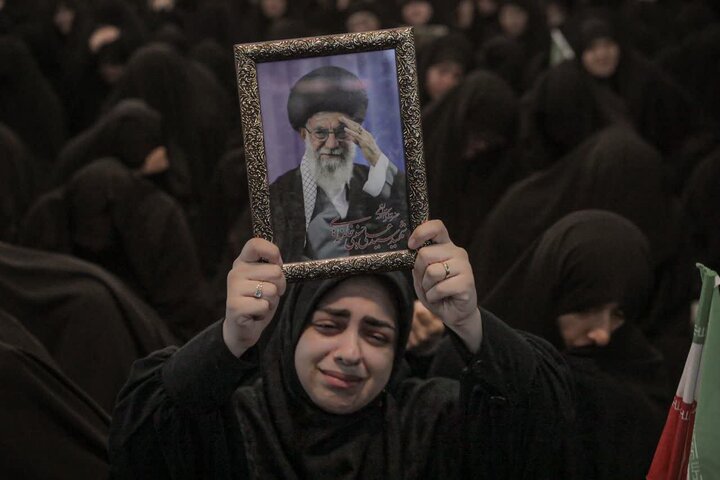 تصاویر / مصلای بزرگ بابل، میزبان مردم عزادار اربعین شهادت امام خامنه ای (قدس سره) و شهدای رمضان